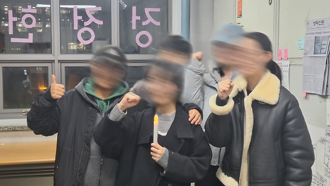 성균관대 여성주의 교지 편집위원회 정정헌이 지난해 11월17일 정정헌 편집실에서 ‘정정헌 장례식’을 열었다. 정정헌 제공