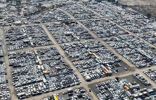 Cars are tightly parked at a used car export complex in Incheon on March 8. [YONHAP]