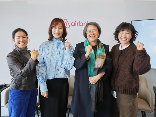 김순희 호스트, 서가연 매니저, 안은주 대표이사, 최순덕 호스트 / 사진=에어비앤비 제공