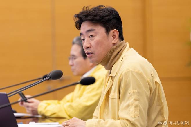 (서울=뉴스1) 이재명 기자 = 강훈식 대통령 비서실장이 2일 청와대에서 주간업무회의를 주재하고 있다. (청와대 제공. 재판매 및 DB 금지)  2026.3.2/뉴스1  Copyright (C) 뉴스1. All rights reserved. 무단 전재 및 재배포,  AI학습 이용 금지. /사진=(서울=뉴스1) 이재명 기자