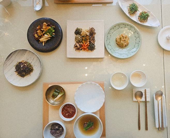 이날의 대미를 장식했던 반상 차림. 채상우 기자