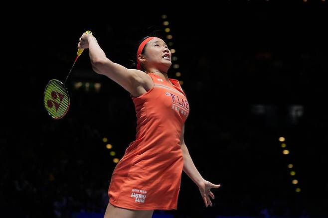 [버밍엄=AP/뉴시스] 안세영이 7일(현지 시간) 영국 버밍엄 유틸리타 아레나에서 열린 2026 세계배드민턴연맹(BWF) 월드 투어(슈퍼 1000) 전영오픈 여자 단식 준결승에서 천위페이(중국)와 경기하고 있다. 2연패를 노리는 안세영이 2-1(20-22 21-9 21-12)로 승리하고 결승에 올라 왕즈이(중국)와 우승을 다툰다. 2026.03.08.