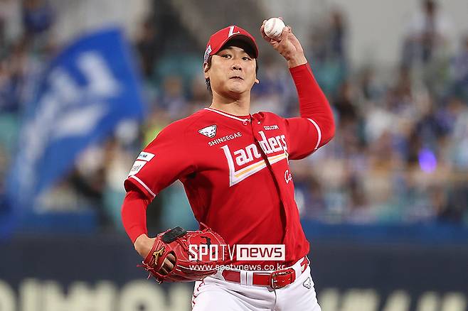 ▲ 어깨 부상으로 현재 팀 전력에서 이탈한 김광현은 골극 진단을 받으며 중요한 갈림길에 섰다 ⓒ곽혜미 기자