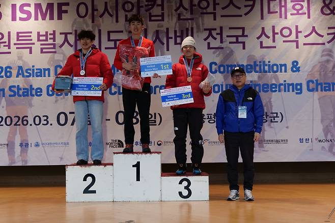남자 시니어 버티컬 시상식. 3위가 대한민국 정재원 선수. /사진=대한산악연맹 제공