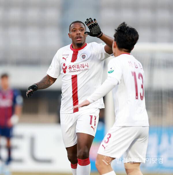 용인FC 가브리엘 골 환호.2026.03.07.