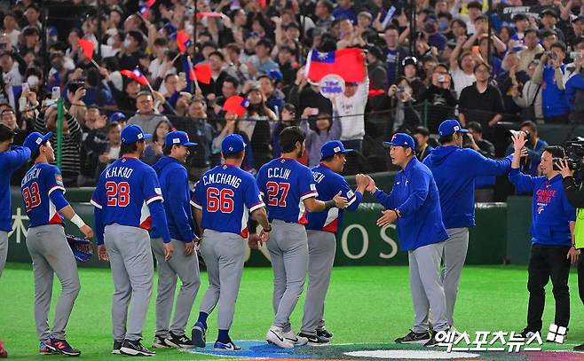 8일 오후 일본 도쿄돔에서 열린 2026 월드베이스볼클래식(WBC) C조 한국과 대만의 경기, 한국이 승부치기까지 가는 끝에 대만에 4:5 역전패를 당했다.  대만 선수단이 기뻐하고 있다. 도쿄, 김한준 기자