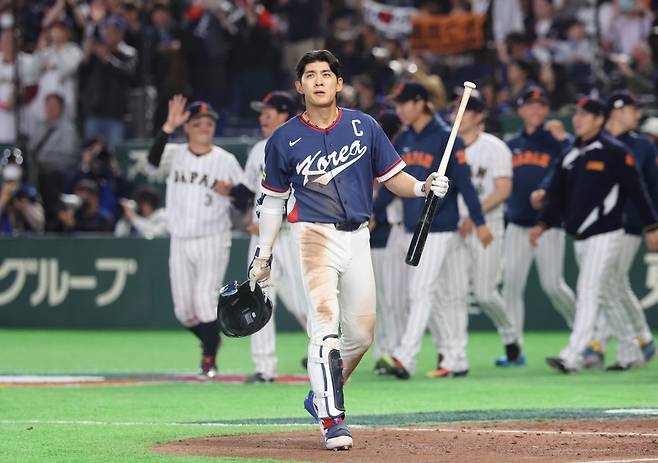 7일 일본 도쿄돔에서 열린 2026 월드베이스볼클래식(WBC) 조별리그 C조 2차전 대한민국과 일본의 경기에서 8-6으로 패배한 한국 이정후가 아쉬워하고 있다.(연합뉴스)