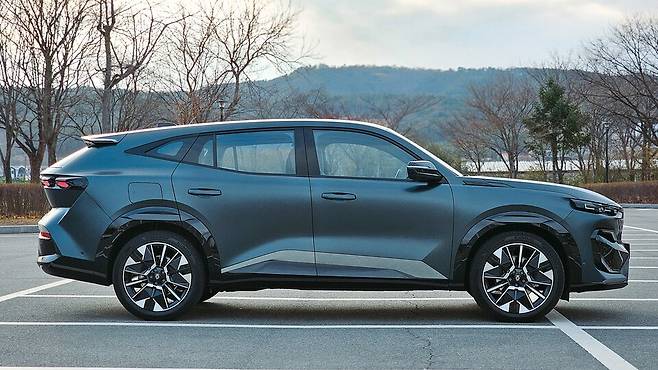 르노 '필랑트 하이브리드 E-Tech' 아이코닉 트림의 측면./곽호준 기자