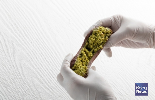 최근 유행하는 두바이 쫀득 쿠키를 섭취하고 알레르기 발생, 치아 손상 등 위해를 입었다는 사례가 적지 않게 나타나고 있어 주의가 요구된다. ⓒ베이비뉴스