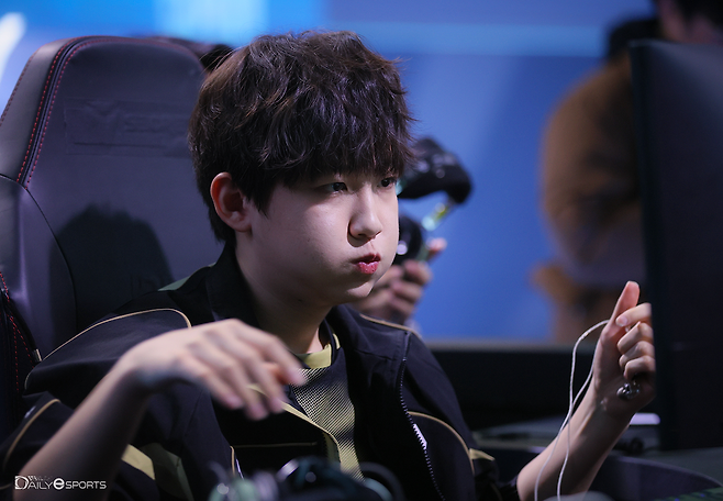 '원더08' 고원재가 3-0 완승으로 '찬' 박찬화와 만나게 됐다.