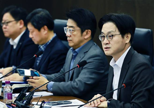 김정관 산업통상부 장관이 9일 서울 중구 대한상공회의소 대회의실에서 '중동상황 대응본부 회의'를 주재하고 있다. (사진=산업부)