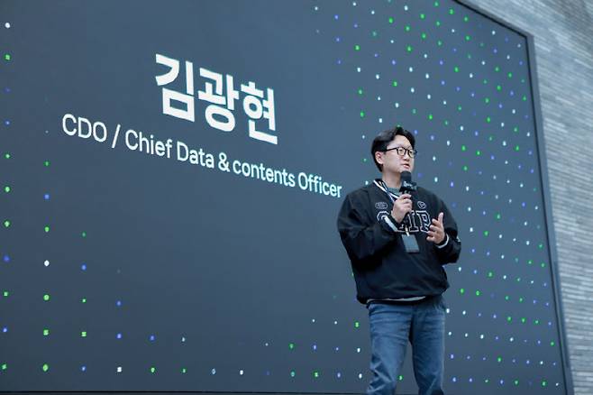 AI 시대 창작자 지원 방향성을 공유하는 네이버 김광현 CDO. 사진=네이버