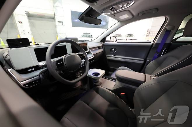 8일(현지시간) 미국 네바다주 라스베이거스 모셔널테크니컬센터에 현대차 그룹과 모셔널이 함께 개발한 아이오닉 5 기반 '로보택시'가 주차돼 있다. 2026.1.12 ⓒ 뉴스1 황기선 기자