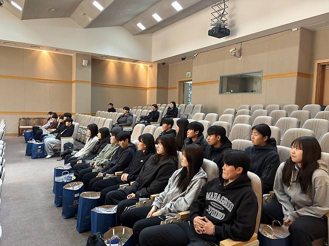 덴소컵을 위해 소집된 한국여자축구연맹 대학 선발팀. /사진=한국여자축구연맹