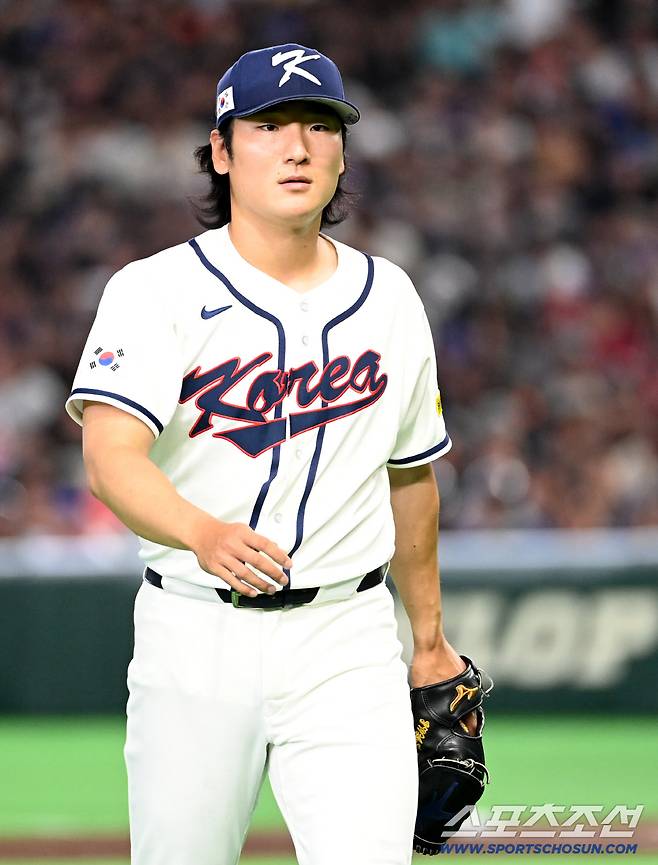 8일 일본 도쿄돔에서 열린 WBC(월드베이스볼클래식) 한국과 대만의 경기, 5회초 투구를 마친 곽빈이 더그아웃으로 향하고 있다. 도쿄(일본)=허상욱 기자wook@sportschosun.com/2026.03.08/