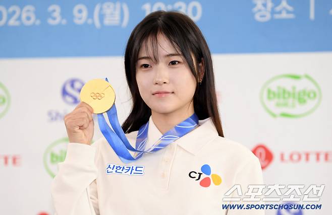 제25회 밀라노 코르티나담페초 동계올림픽 스노보드 여자 하프파이프 금메달리스트 최가온 미디어데이가 9일 서울 송파구 올림픽파크텔에서 열렸다. 최가온이 포즈를 취하고 있다. 송파=박재만 기자 pjm@sportschosun.com/2026.03.09/