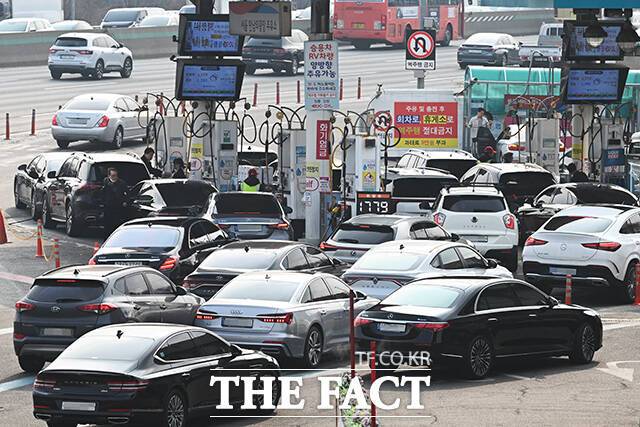 한국석유공사 유가정보시스템 오피넷에 따르면 9일 낮 12시 기준 국내 휘발유 평균 가격이 리터당 1900.65원으로 집계됐다. /김성렬 기자