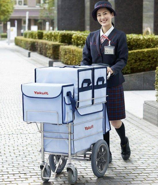 일본의 요구르트 방문 배달원 '야쿠르트 레이디'. 야쿠르트 주식회사