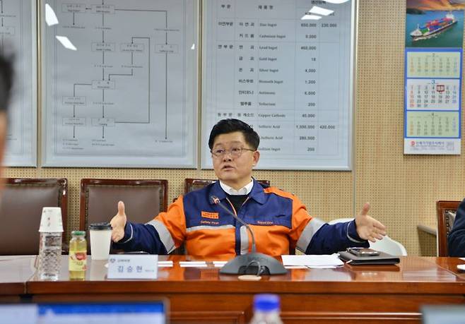 김승현 고려아연 온산제련소장이 지난 5일 고려아연 온산제련소에서 기자들과 인터뷰를 하고 있다. ⓒ고려아연