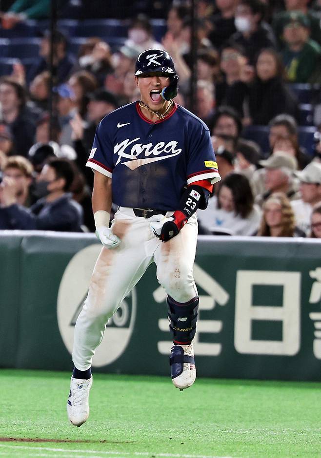 9일 일본 도쿄돔에서 열린 2026 월드베이스볼클래식(WBC) 조별리그 C조 대한민국과 호주의 경기, 9회초 1사 1,3루 대한민국 안현민이 1타점 희생타를 친 뒤 환호하고 있다. 2026.3.9.뉴스1