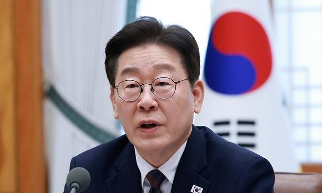 이재명 대통령이 9일 청와대에서 열린 중동 상황 관련 비상경제점검회의에서 발언하고 있다. 연합뉴스
