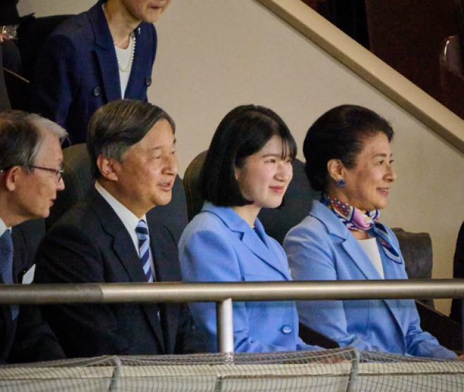 왼쪽 두번째부터 나루히토 일왕, 아이코 공주, 마사코 왕비. [사진 일본 궁내청]