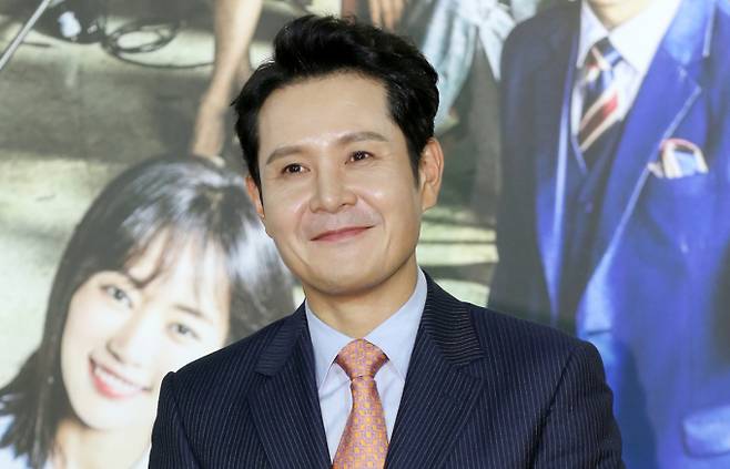 배우 이민우가 김서형과의 황당한 결혼설을 직접 해명하며 "현재 만나는 사람이 있다"고 밝혀 시선을 모았다. 사진은 지난 2016년 서울 영등포구 63시티 컨벤션센터에서 진행된 KBS 2TV 드라마 '저 하늘에 태양이' 제작발표회에 참석한 배우 이민우. /사진=머니투데이