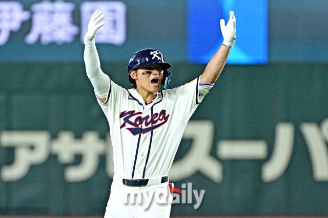 8일 일본 도쿄돔에서 열린 2026 월드 베이스볼 클래식(WBC) 조별리그 한국-대만 경기. 김도영이 8회말 2사 1루에 동점 1타점 2루 적시타를 친 후 기뻐하고 있다./도쿄(일본)=한혁승 기자