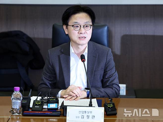 [서울=뉴시스] 최진석 기자 = 김정관 산업통상부 장관이 9일 서울 중구 대한상의에서 열린 중동상황대응본부 회의 겸 석유시장 점검회의에서 발언하고 있다. 2026.03.09. myjs@newsis.com