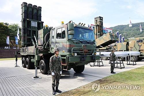 한국산 미사일 요격체계 '천궁-Ⅱ' (계룡=연합뉴스) 이주형 기자 = 국방부는 건군 77주년을 맞아 국군이 보유한 유·무인 복합체계 신무기를 공개했다. 사진은 지난달 29일 국군의날 미디어데이 행사에서 공개된 천궁-Ⅱ . 2025.10.1 coolee@yna.co.kr