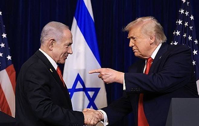 베냐민 네타냐후(왼쪽) 이스라엘 총리와 도널드 트럼프(오른쪽) 미국 대통령. 연합뉴스