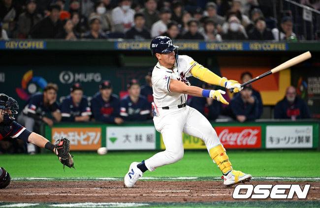 [OSEN=도쿄(일본), 손용호 기자] 5일 일본 도쿄돔에서 월드베이스볼클래식(WBC) 조별리그 C조 한국과 체코의 경기가&nbsp;열렸다.한국은 소형준, 체코는 다니엘 파디샥을 선발투수로 내세웠다.2006년 4강, 2009년 준우승을 차지한 경험이 있는 한국은 이후 3개 대회(2013년, 2017년, 2023년)에서 모두 8강 토너먼트 진출에 실패했다. 이번 대회에서는 17년 만에 본선 토너먼트 진출을 노린다.5회말 무사에서 한국 안현민이 삼진으로 물러나고 있다. 2026.03.05&nbsp;/spjj@osen.co.kr