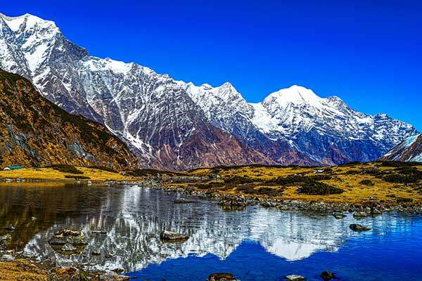 풍젠곰파 티하우스 근처에서 촬영한 쿠탕히말과 사울라히말 전경.