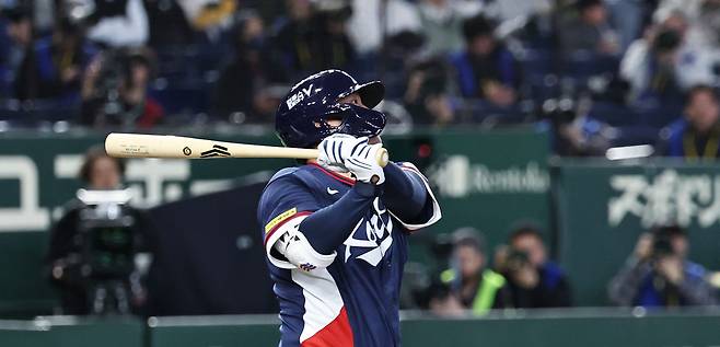 9일 일본 도쿄돔에서 열린 2026 WBC 조별리그 C조 4차전 대한민국과 호주의 경기. 2회초 무사 1루 한국 문보경이 우중간 투런 홈런을 치고 있다. 연합뉴스