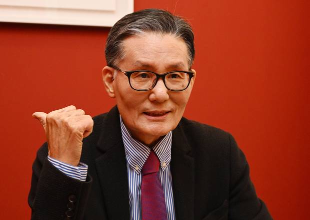 윤평중 한신대 철학과 명예교수가 9일 서울경제신문과의 인터뷰에서  “한국 보수의 몰락 위기는 대한민국 헌법에 규정된 자유민주주의 가치를 배신했기 때문”이라며 “자유와 민주 가치를 통합해 공화의 비전을 제시해야 한다”고 말하고 있다. 오승현 기자