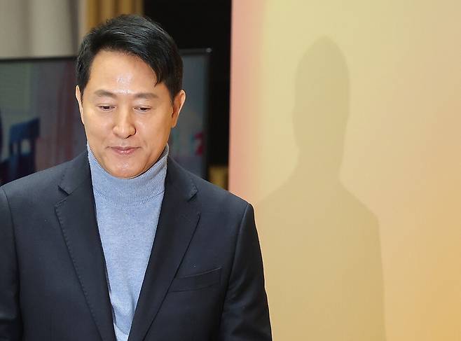 오세훈 서울시장이 3월10일 서울시청에서 열린 출입기자단 신년간담회에 입장하고 있다. ⓒ연합뉴스