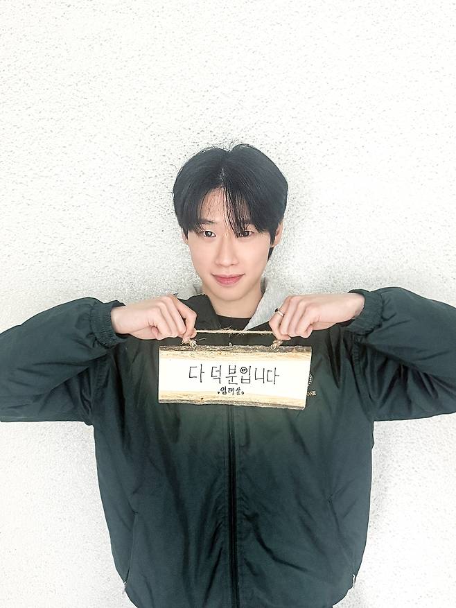 장항준 감독의 영화 ‘왕과 사는 남자’에서 엄태산 역을 맡은 배우 김민의 천만 감사 이미지 . 사진 제이와이드컴퍼니