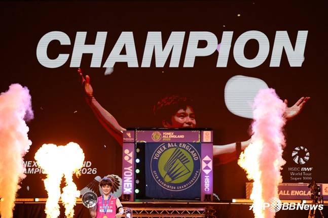 우승을 차지한 왕즈이. /AFPBBNews=뉴스1