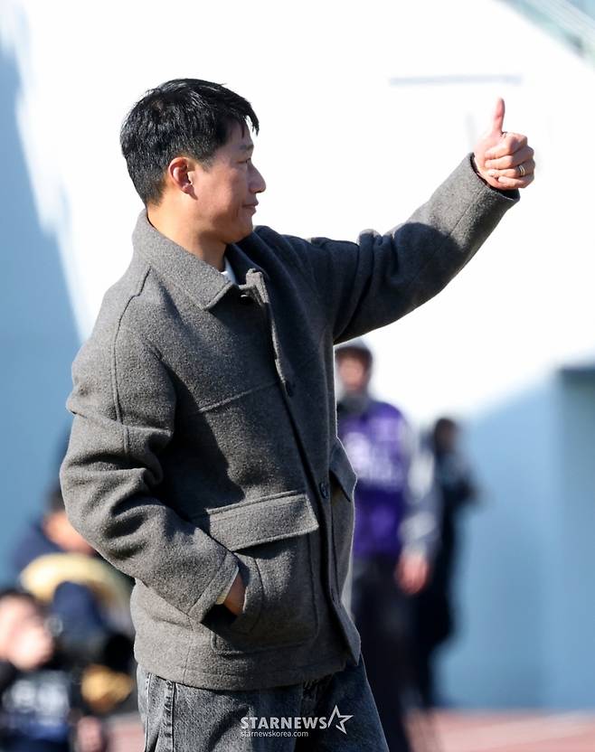 [B하인드★] 2연승 휘파람 이정효 감독, 수원 응원단 4000명 원정에 뭉클 '정효매직 GO GO GO!'