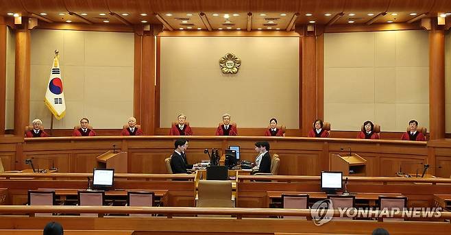 1월 심판사건은 (서울=연합뉴스) 서명곤 기자 = 29일 서울 종로구 헌법재판소 심판정에서 열린 변호인 접견불허 위헌확인 헌법소원 선고기일에 김상환 헌법재판소장을 비롯한 헌법재판관들이 착석해있다. 2026.1.29 seephoto@yna.co.kr