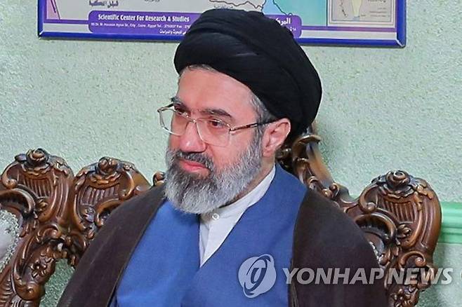 이란 하메네이 후계자로 선출된 차남 모즈타바 하메네이  [AFP=연합뉴스 자료사진. 재판매 및 DB 금지]