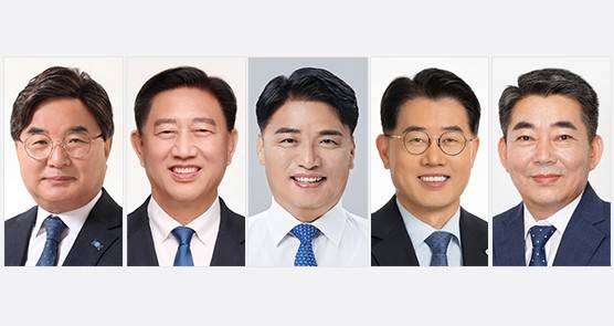 [6·3지방선거 현장을 가다-전남 장성군수]사진은 왼쪽부터 김왕근 조국혁신당 당대표 특별보좌역, 김한종 장성군수, 박노원 전 대통령비서실 행정관, 소영호 전 전남도 전략산업국장, 유성수 전 전남도의원.(가나다 順)