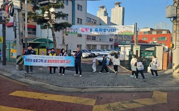 이수초등학교 앞 서초·방배경찰서 합동단속 현장사진.&nbsp;ⓒ서초구