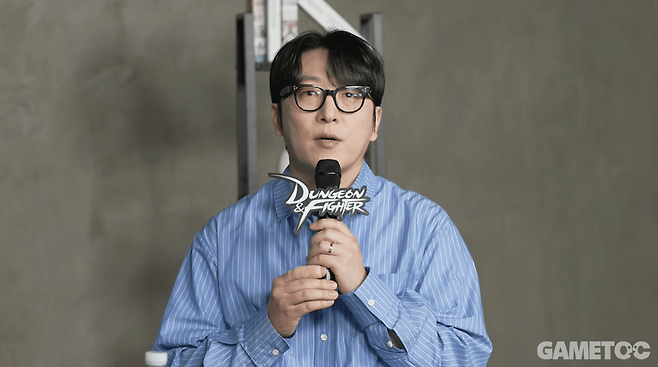 라이브 소통 방송을 진행한 박종민 디렉터 (사진= 던파 공식 유튜브)