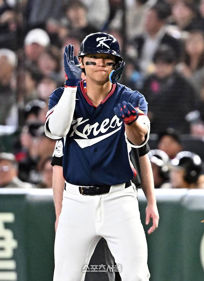대한민국 야구대표팀의 김도영이 9일 일본 도쿄 도쿄돔에서 열린 2026 월드 베이스볼 클래식(WBC) 조별리그 호주와 경기 6회초 2사 3루 상황에서 1타점 적시타를 친 뒤 기뻐하고 있다. 도쿄(일본) | 박진업 기자 upandup@sportsseoul.com