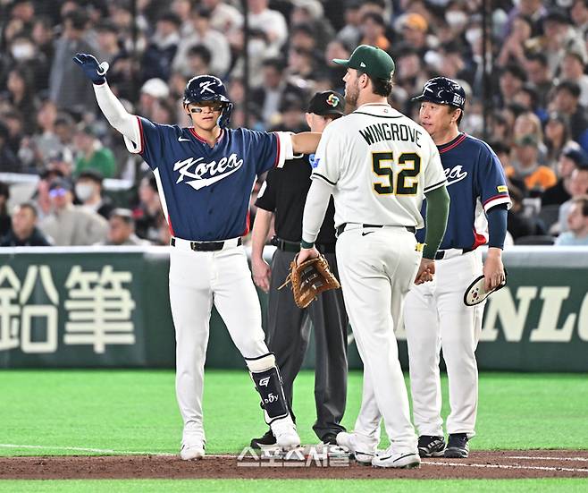 대한민국 야구대표팀의 김도영이 9일 일본 도쿄 도쿄돔에서 열린 2026 월드 베이스볼 클래식(WBC) 조별리그 호주와 경기 6회초 2사 3루 상황에서 1타점 적시타를 친 뒤 기뻐하고 있다. 도쿄(일본) | 박진업 기자 upandup@sportsseoul.com