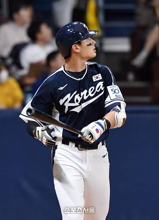 대한민국 야구 대표팀의 윤동희가 2일 서울 고척스카이돔에서 열린 쿠바와 2차 평가전 2회초 무사 쿠파의 피게레도를 상대로 선제 솔로 홈런을 치고 있다. 고척 | 박진업 기자 upandup@sportsseoul.com