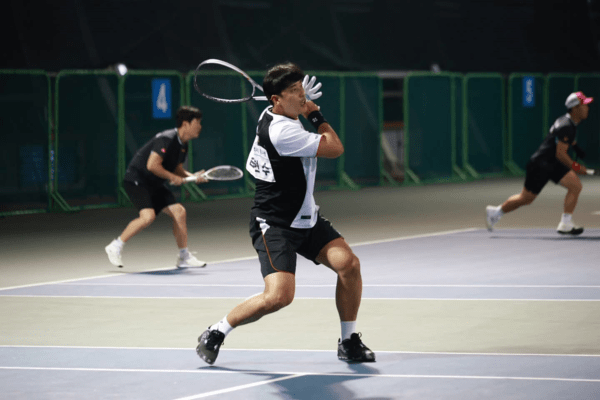 창단 3년 차를 맞은 대전동구청 소프트테니스팀이 또 한 번 태극마크를 달았다. 지난해 오승언 선수에 이어 올해는 39세 베테랑 김현수 선수가 국가대표로 선발되며 2년 연속 대표 선수를 배출하는 성과를 거둔 것이다. 경험과 기술을 앞세운 노장의 투혼이 젊은 선수들의 벽을 넘으며 팀의 성장 가능성을 다시 한번 입증했다. (김현수 선수 사진). /사진=대전동구청