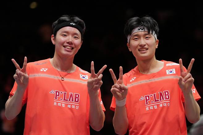 South Korea's Kim Won-ho and Seo Seung-jae celebrate after winning their men's doubles final match against Malaysia's Aaron Chia and Soh Wooi Yik at the All England Open Badminton Championships in Birmingham, England, Sunday, March 8, 2026. (AP Photo/Kin Cheung)







<저작권자(c) 연합뉴스, 무단 전재-재배포, AI 학습 및 활용 금지>