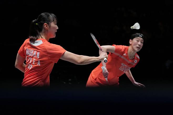South Korea's Lee So-hee and Baek Ha-na play against China's Liu Shengshu and Tan Ning during the women's doubles final match at the All England Open Badminton Championships in Birmingham, England, Sunday, March 8, 2026. (AP Photo/Kin Cheung)







<저작권자(c) 연합뉴스, 무단 전재-재배포, AI 학습 및 활용 금지>